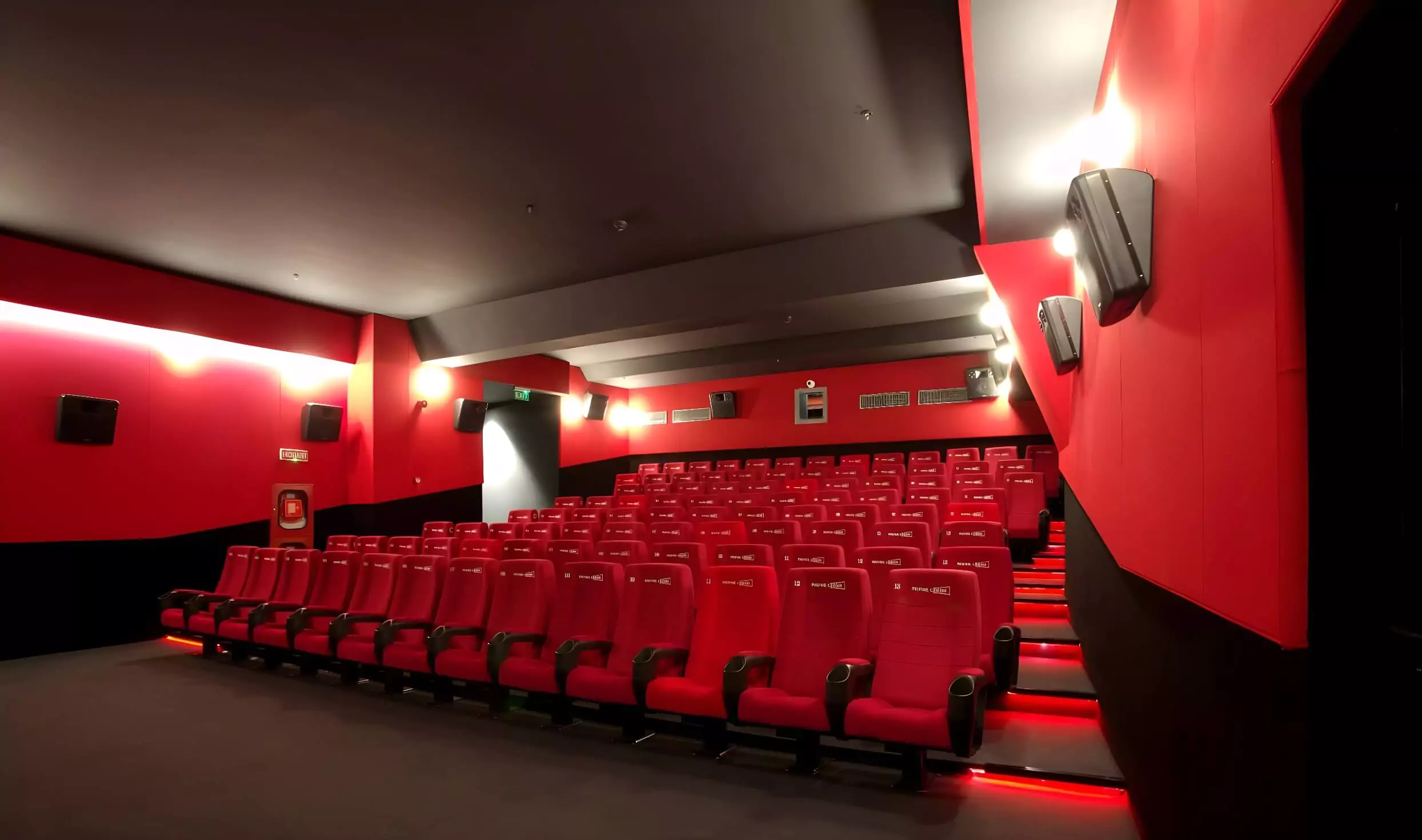 Durable fabric cinema seats for busy theaters Image